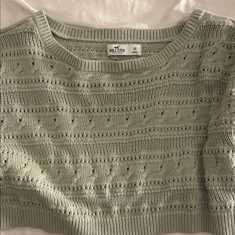 Hollister Women's Light Green Sweater crop